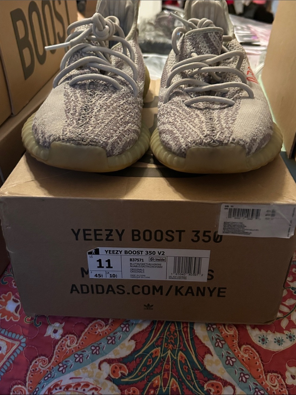 Yeezy Boost 350 V2 Sply-350 grey trainers does have some damage on the sole